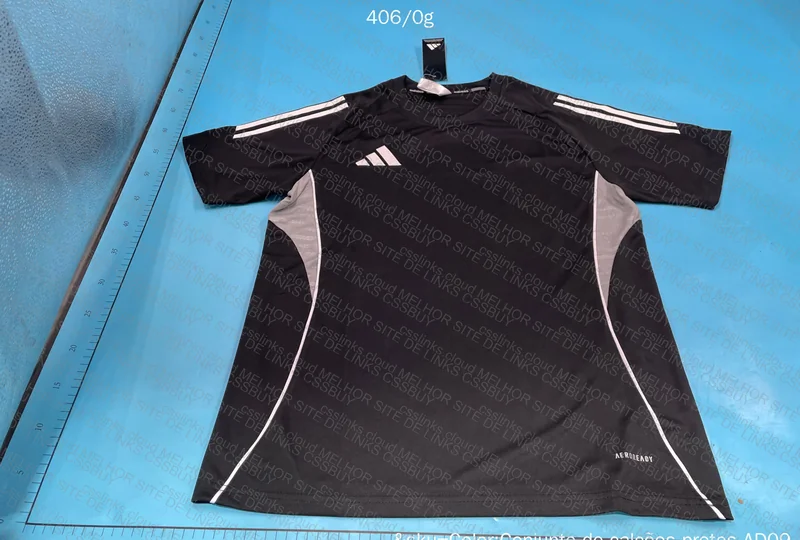 1 Sneaker, 2 Adidas Sets, 5 Socks and 1 Cruzeiro Shirt 2