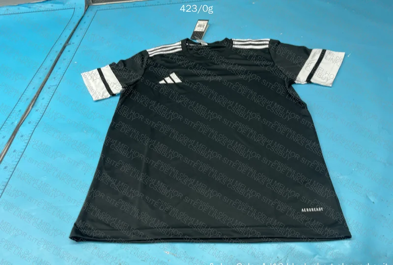 1 Sneaker, 2 Adidas Sets, 5 Socks and 1 Cruzeiro Shirt 6