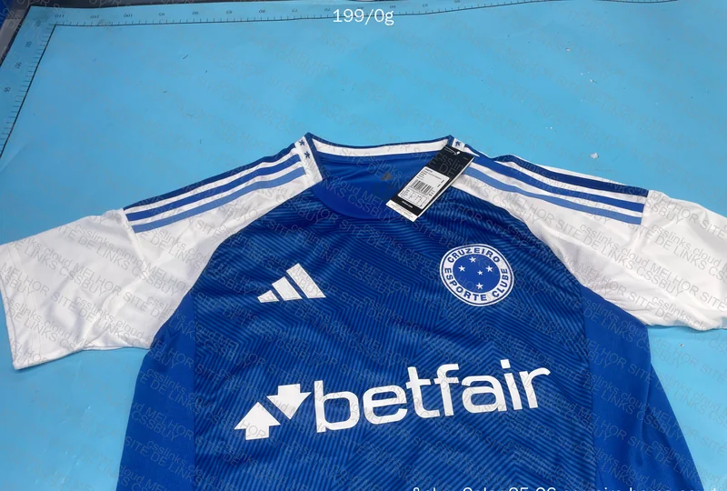 1 Sneaker, 2 Adidas Sets, 5 Socks and 1 Cruzeiro Shirt 8
