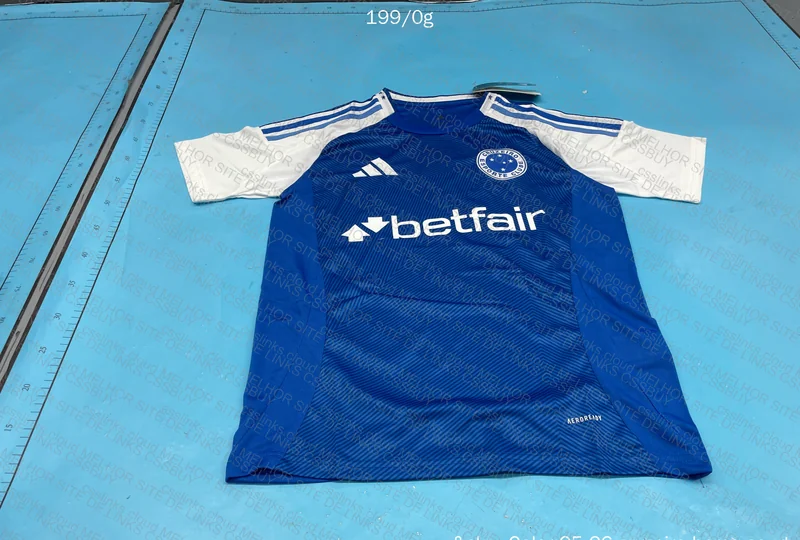 1 Sneaker, 2 Adidas Sets, 5 Socks and 1 Cruzeiro Shirt 9