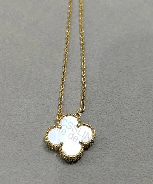 15¥ Van Cleef Alhambra Necklace White/Gold 2