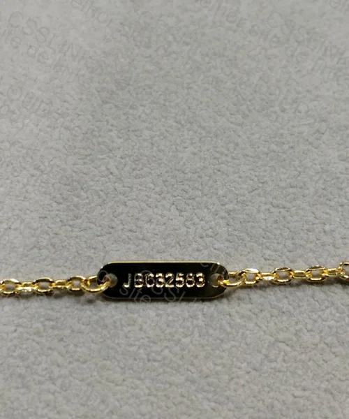 15¥ Van Cleef Alhambra Necklace White/Gold 3
