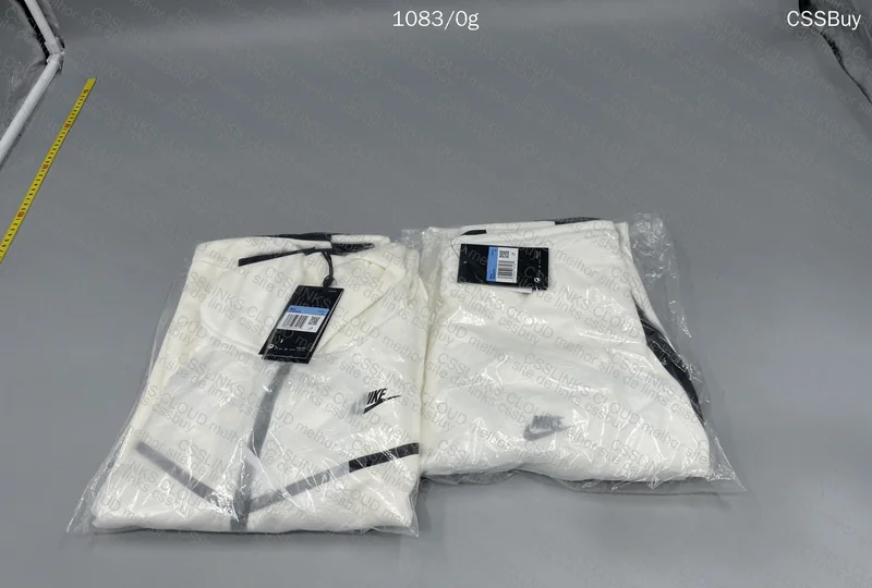 1688 Tech Fleece TA GL?