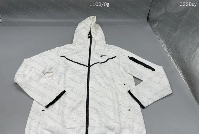 1688 Tech Fleece White 2