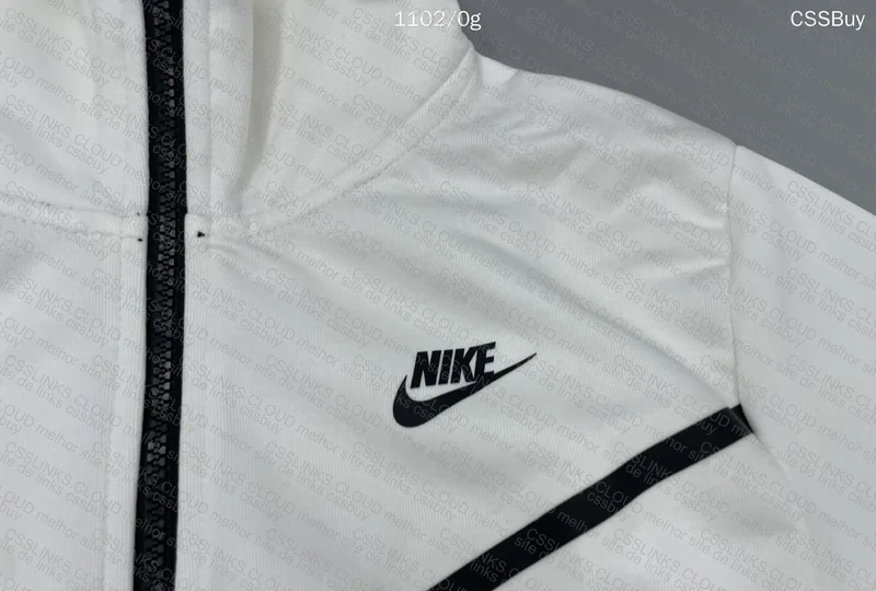 1688 Tech Fleece White 3