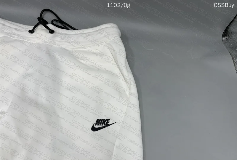 1688 Tech Fleece White 5