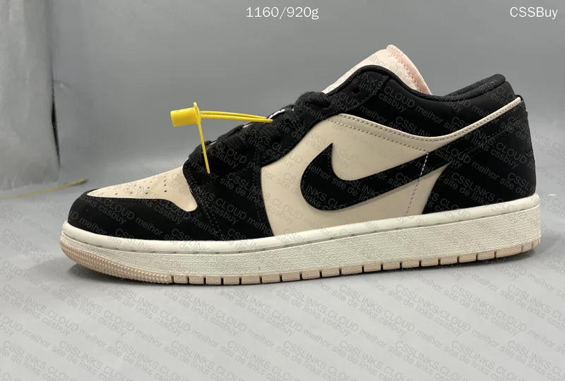 2 Air Jordan 1 Low - Guava Ice 3