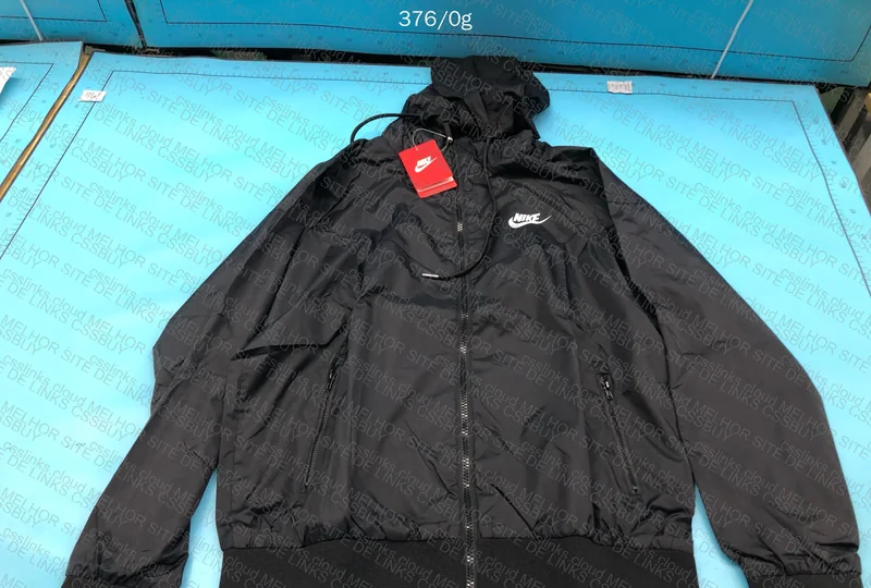 2 Nike Windbreakers 5