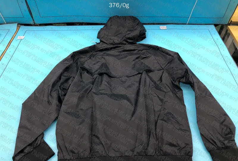 2 Nike Windbreakers 6