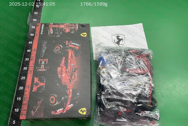 2 Formula 1 Legos