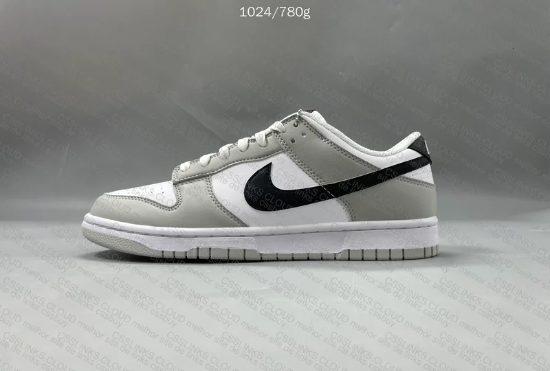 2 Nike Dunks 6