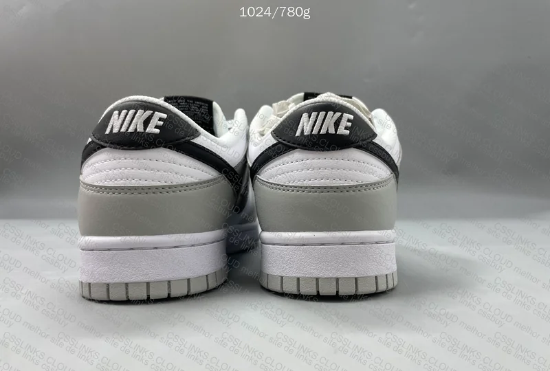 2 Nike Dunks 7