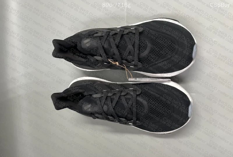 2 Ultraboost Light 2023 + Basic Socks Pack 10
