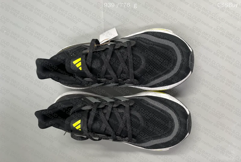 2 Ultraboost Light 2023 + Basic Socks Pack 4