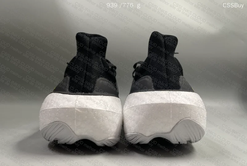2 Ultraboost Light 2023 + Basic Socks Pack 6