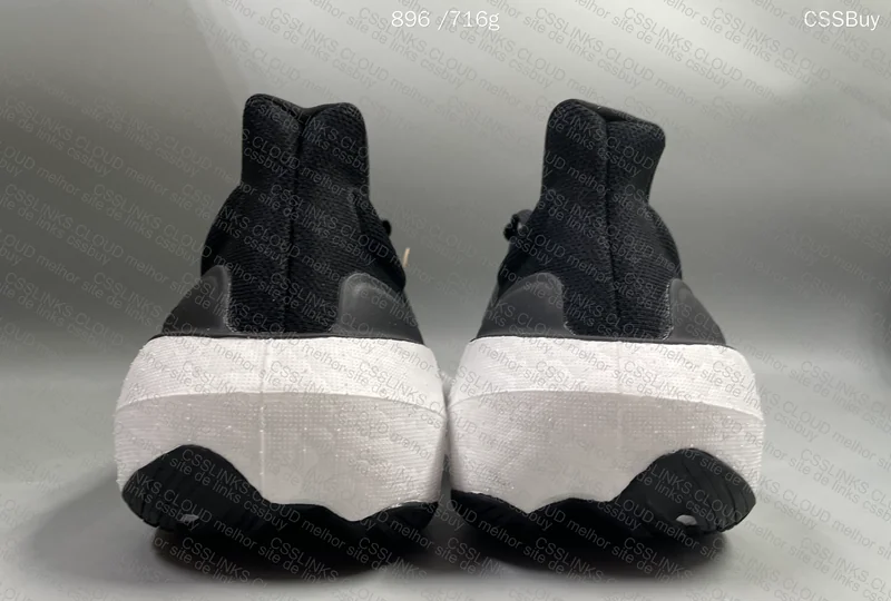 2 Ultraboost Light 2023 + Basic Socks Pack 8