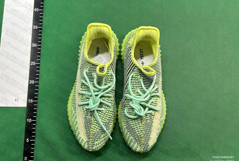 2 Yeezy 350 for 130Y 2