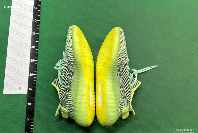 2 Yeezy 350 for 130Y 8
