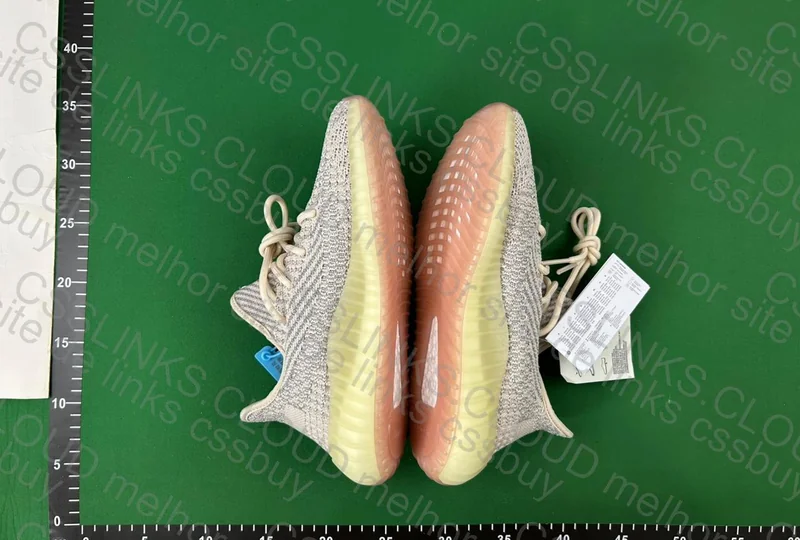 2 Yezzys 350