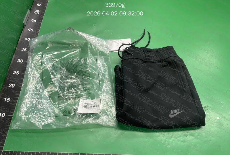 2x Bermuda Nike Tech Fleece