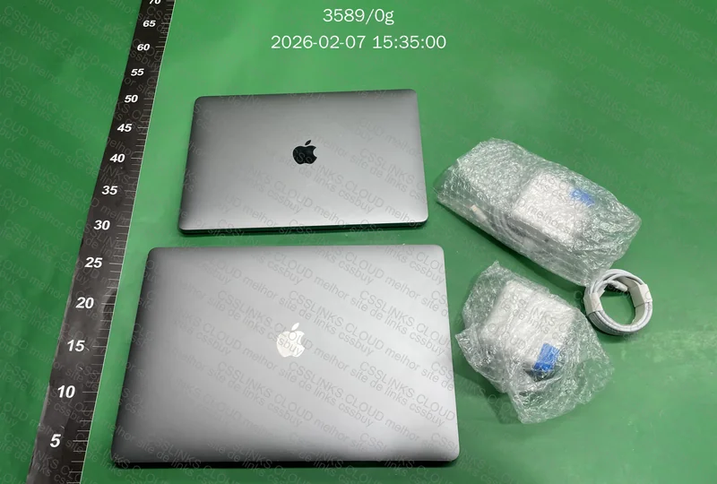 2x MacBooks