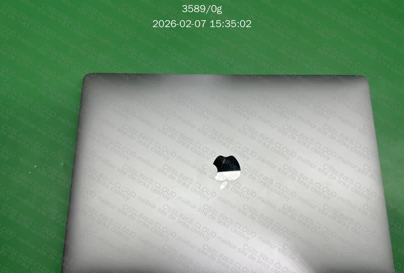2x MacBooks 4