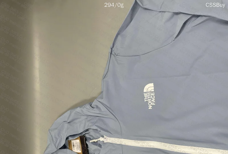 39¥ (+10¥) The North Face Windbreaker 3