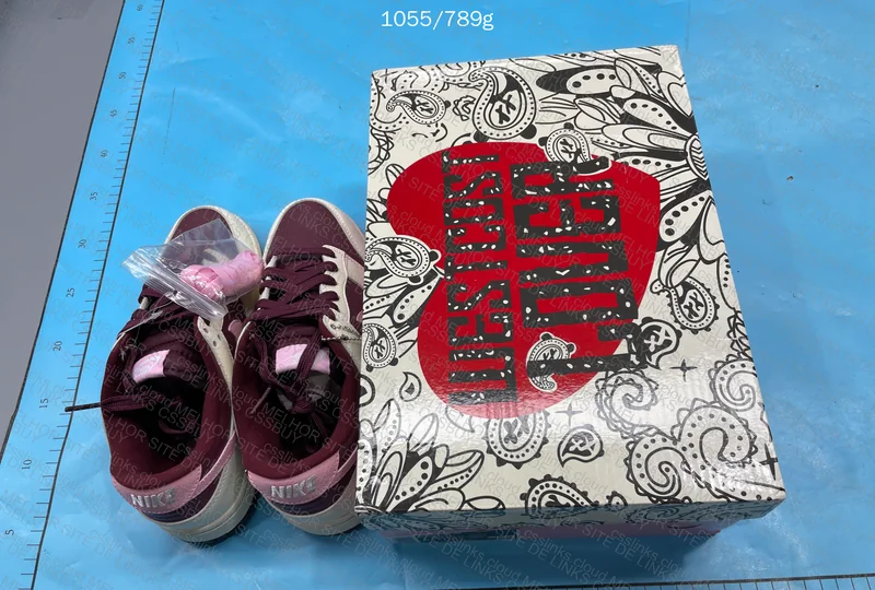 39y - Dunk Valentine's Day 2023 (DR9705-100) 2