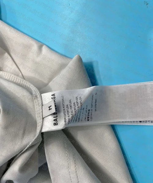 718 BALENCIAGA 5:20 Luggage Tag 4