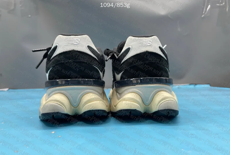 9060 Black and White 2