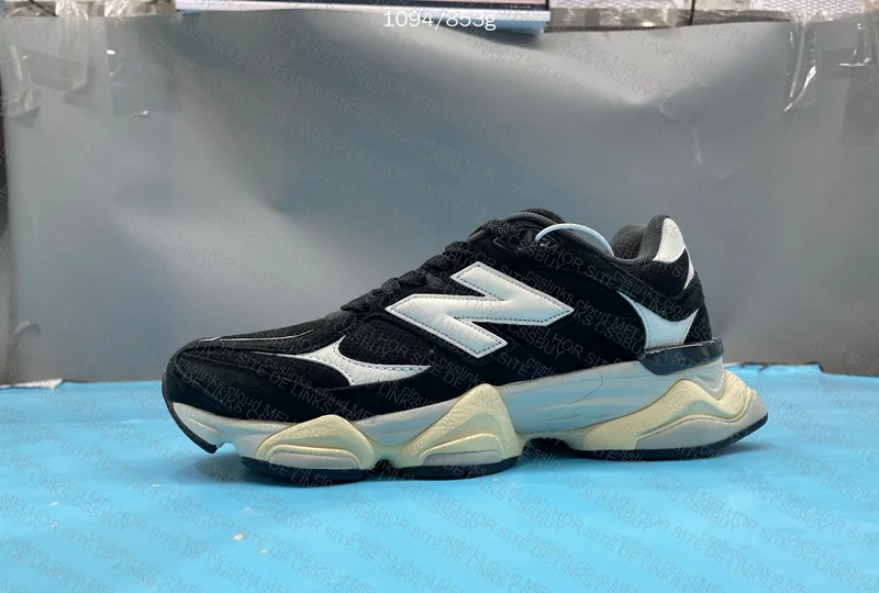 9060 Black and White 5