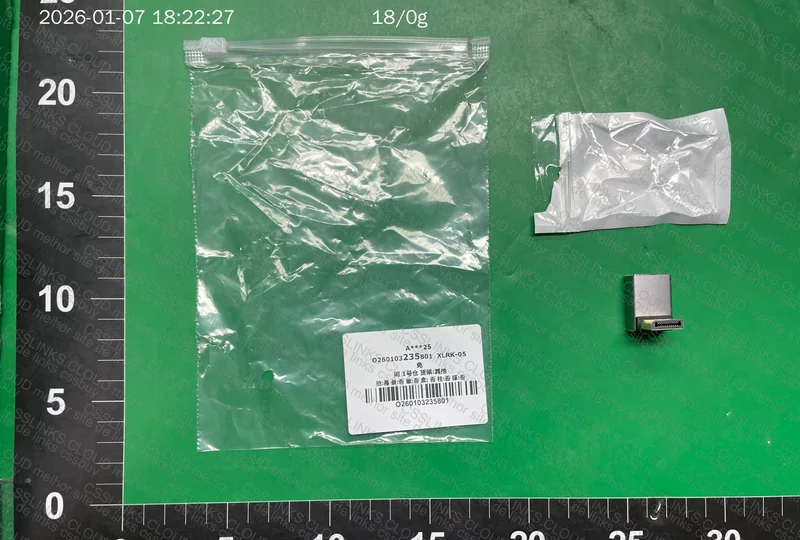 HDMI, DisplayPort, USB Hub and SD Card Reader Adapters 7