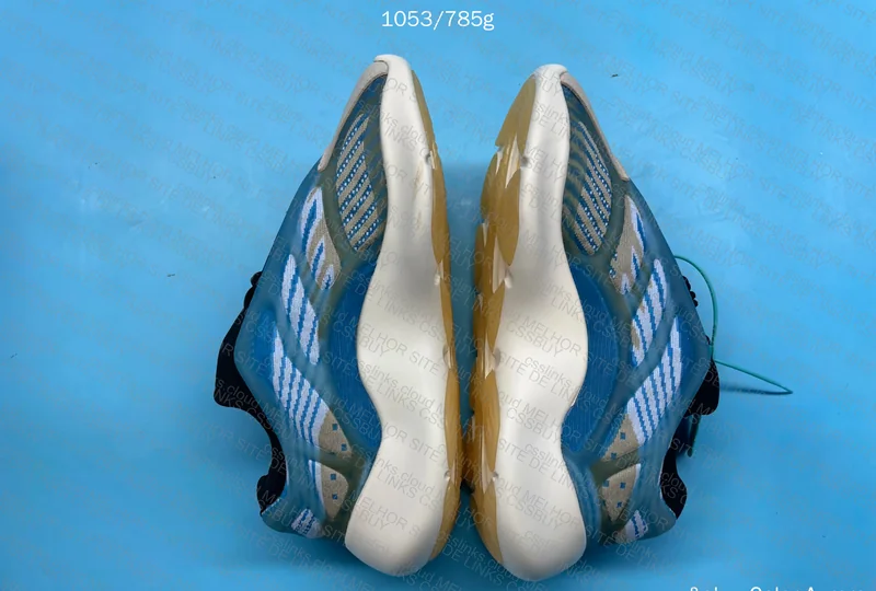 Adidas 700v3 3
