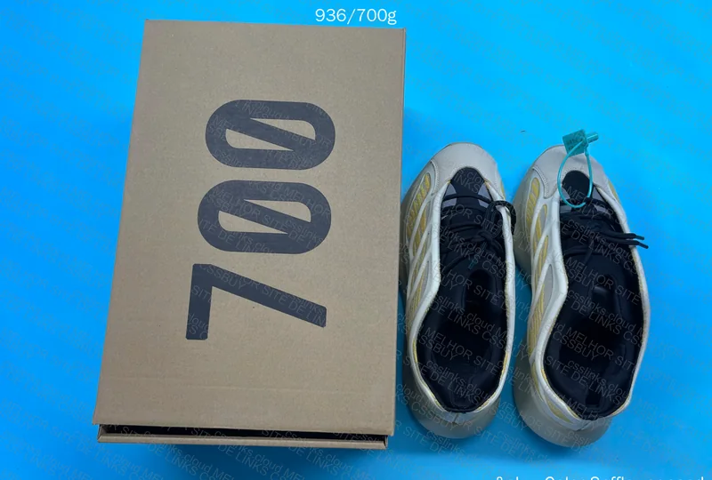 Adidas 700v3 2