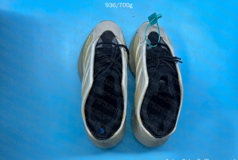 Adidas 700v3 3