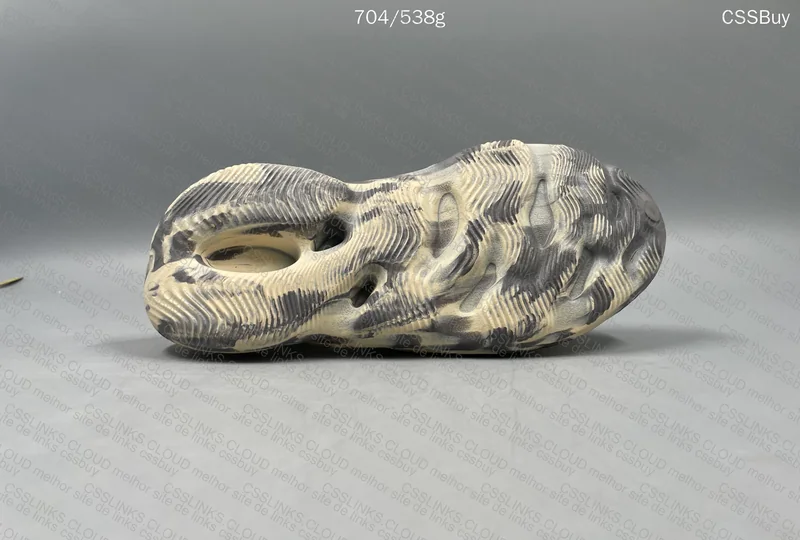 Adidas Foam Runner 10