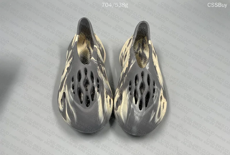 Adidas Foam Runner 6