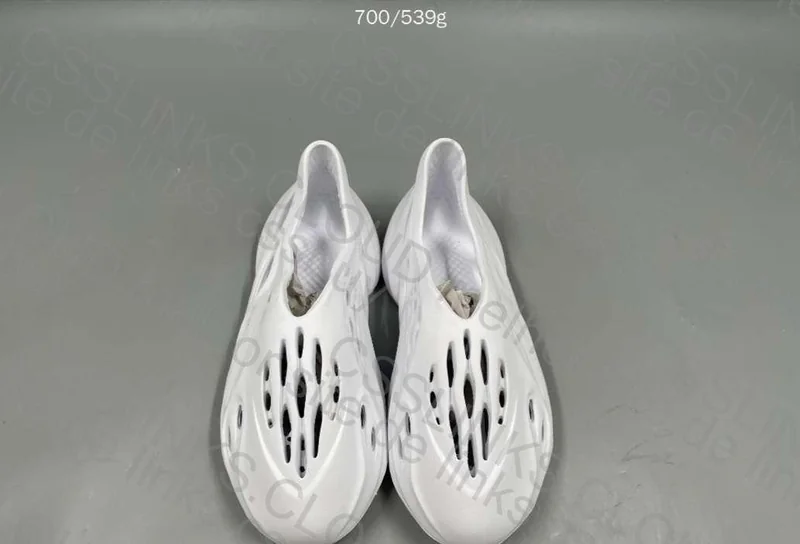 Adidas Foam Runner