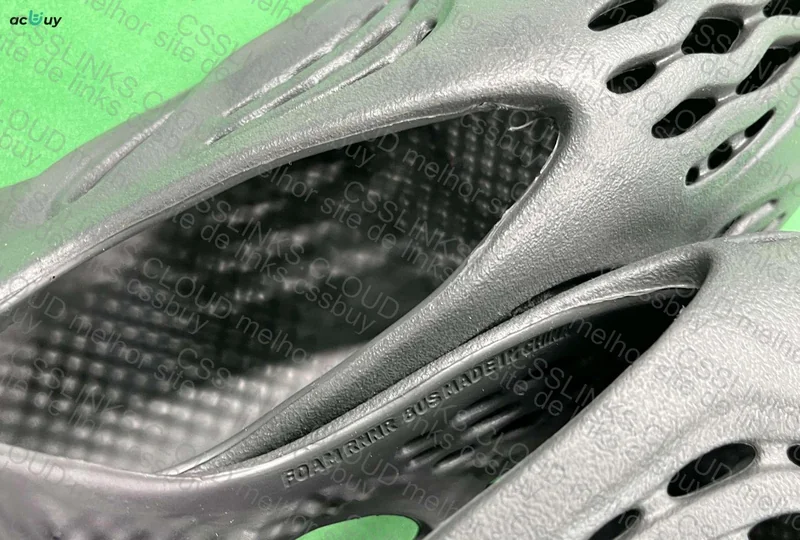 Adidas Foam Runner 2