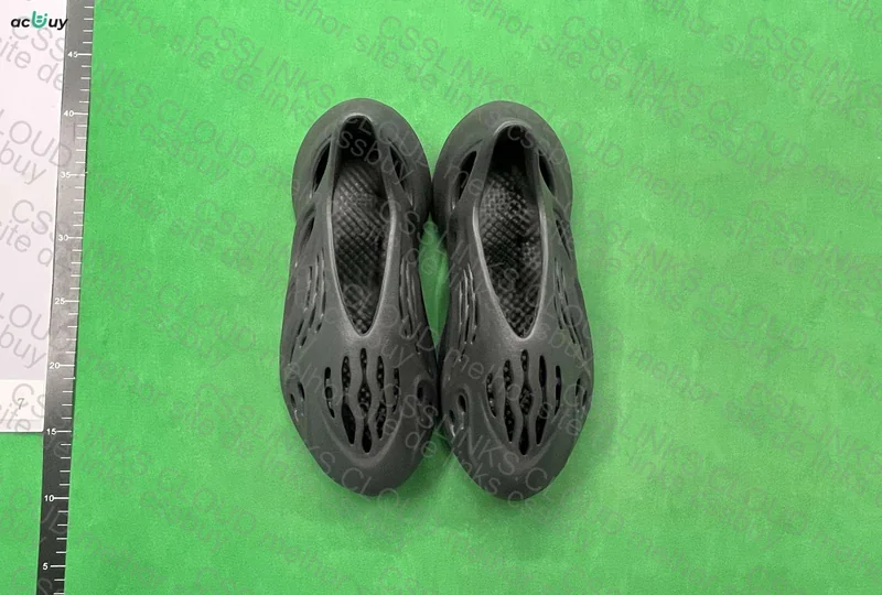 Adidas Foam Runner 5