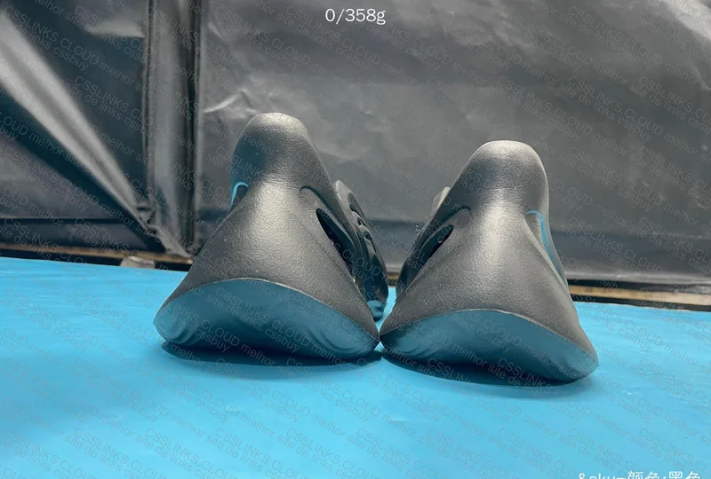 Adidas Foam Runner (Baratin) 2