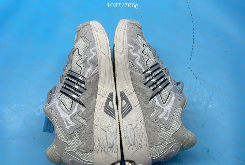 Adidas Response CL Bad Bunny 5