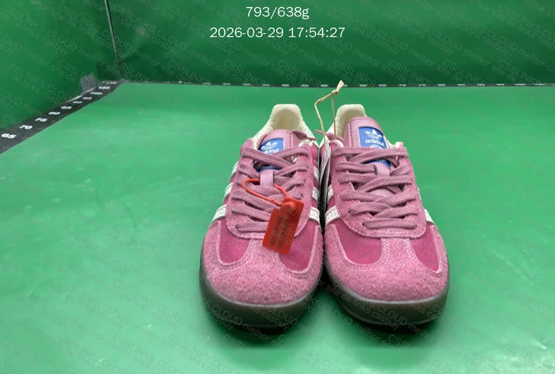 Adidas tang jacket ano novo chines + Adidas Gazelle 4