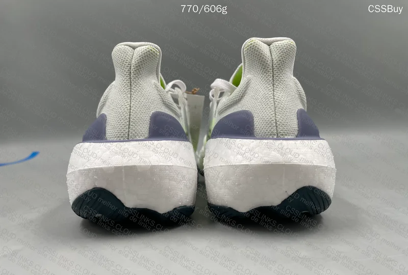 Adidas Ultra Boost 2023 LIGHT 3