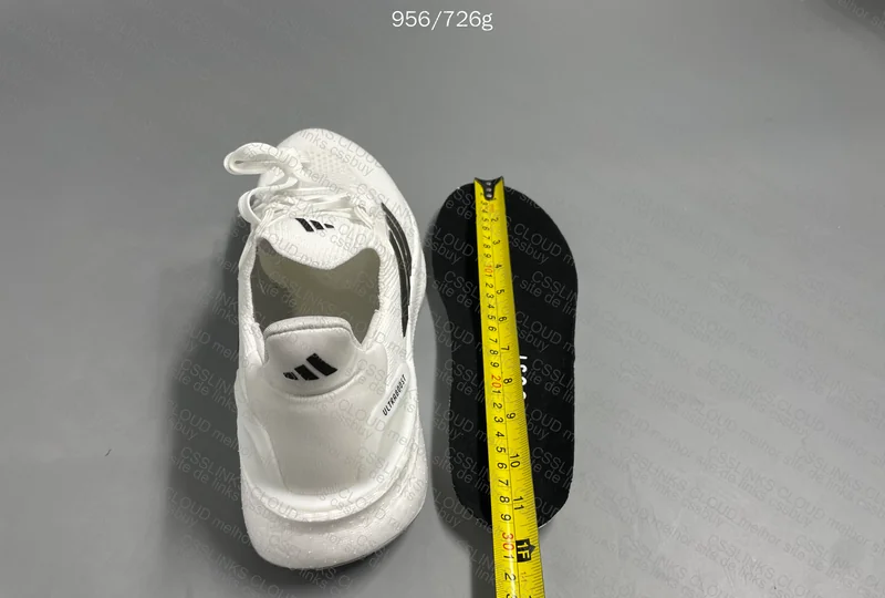 Adidas Ultra Boost 2024 Price: 210Y Size: 43 BR / 45 EUR Weight: 726 W/O Box 2