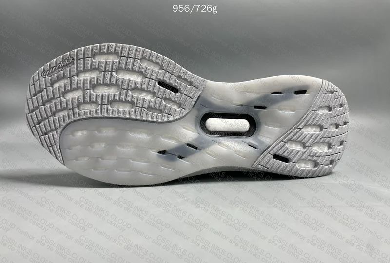 Adidas Ultra Boost 2024 Price: 210Y Size: 43 BR / 45 EUR Weight: 726 W/O Box 4