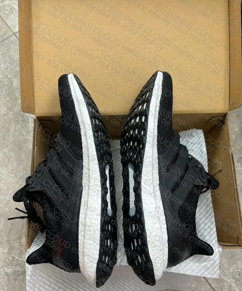 Adidas Ultraboost 4.0 3