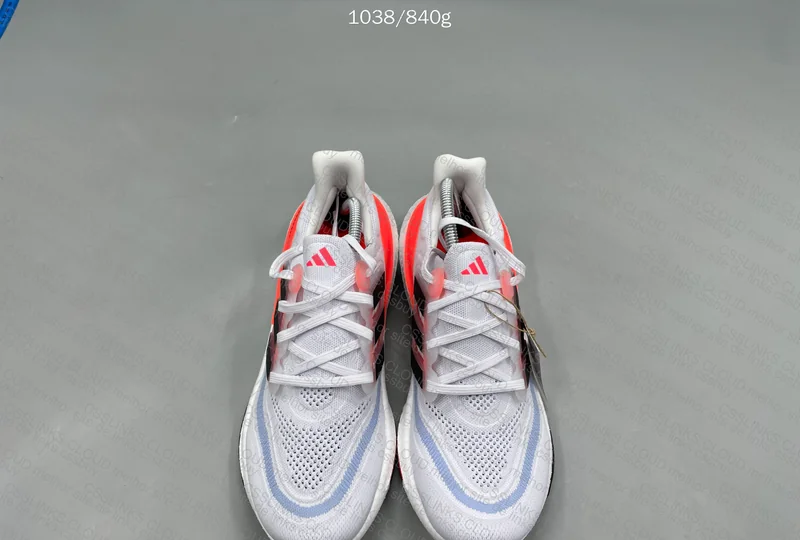 Adidas UltraBoost Light 2023 3