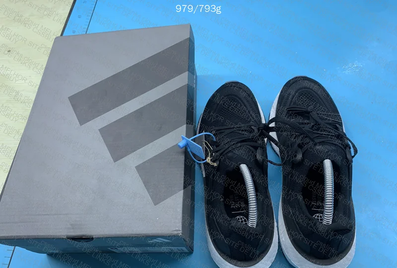 Adidas Ultraboost Light OVO