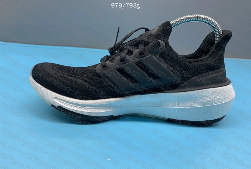 Adidas Ultraboost Light OVO 4